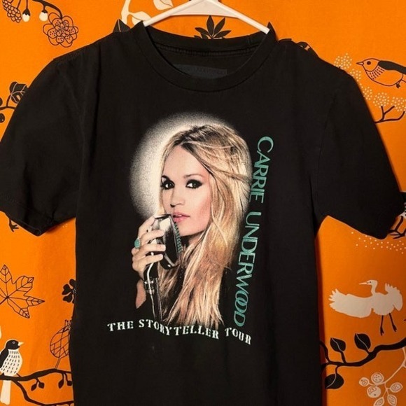 Carrie Underwood T-shirt, Unique Gift - Picture 1 of 4